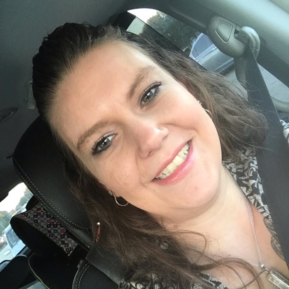 Meet your Posher, Monica - Picture 2 of 2